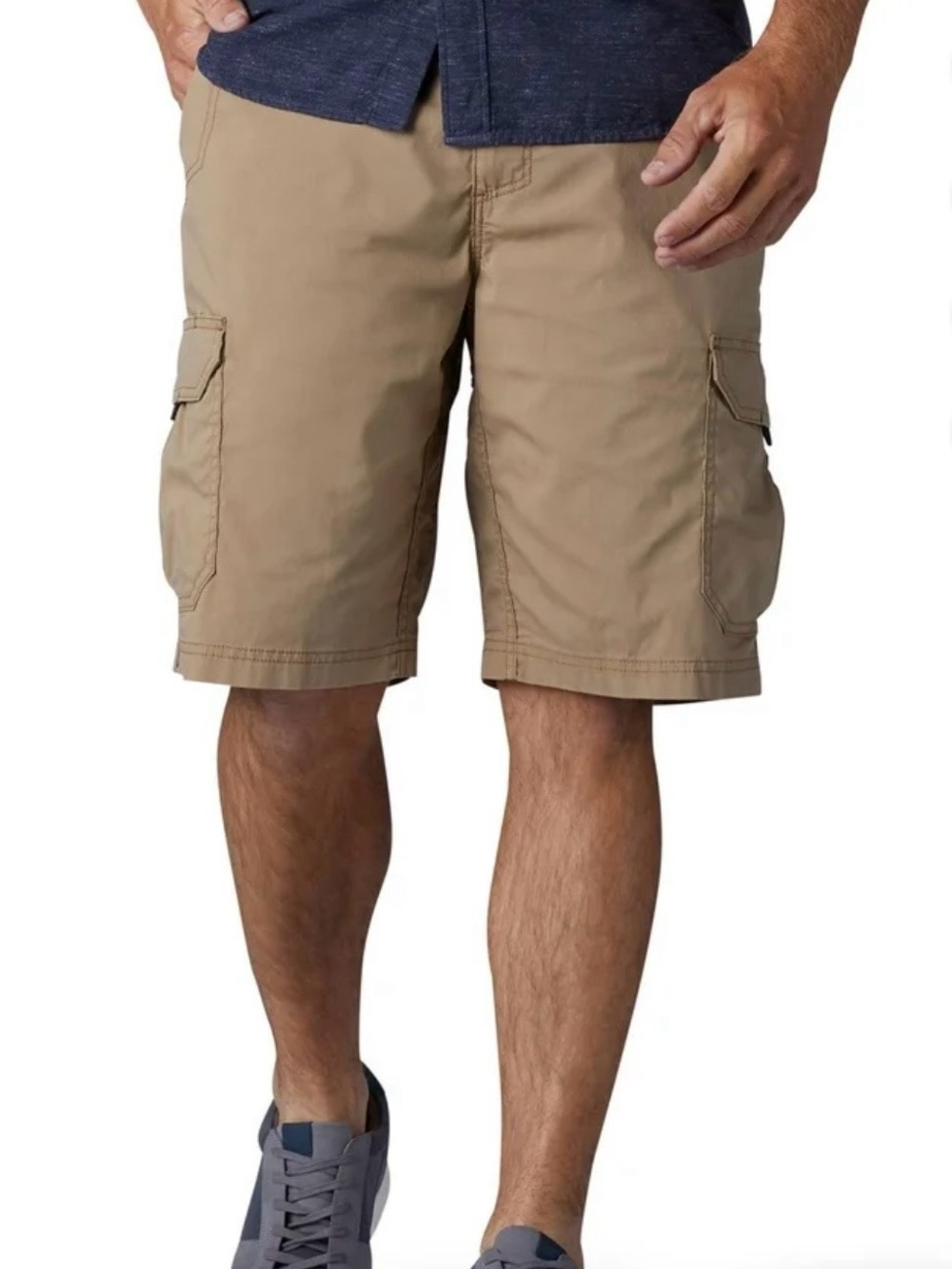 Lee Extreme Motion Tan Cargo Shorts with Utility Pockets